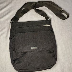Baggallini Black Lightweight Nylon Town Crossbody Handbag  Silvertone Hardware.